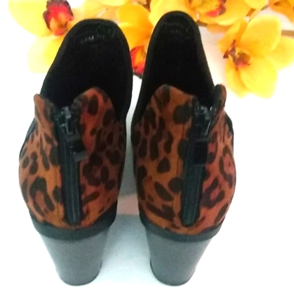 JESSICA CARLYLE LEOPARD STACKED BLOCK HEEL ANKLE BOOTIES SIZE 8.5 NWOT - Picture 4 of 11